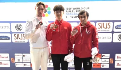 Buğra Selimzade, Havalı ve Ateşli Silahlar Dünya Kupası'nda bronz madalya kazandı!