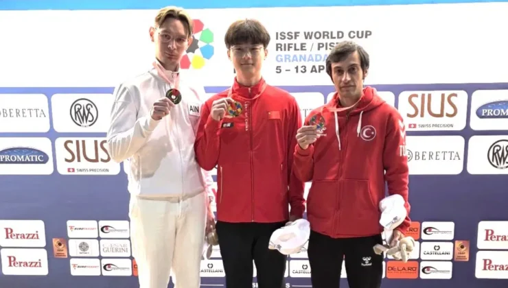 Buğra Selimzade, Havalı ve Ateşli Silahlar Dünya Kupası'nda bronz madalya kazandı!