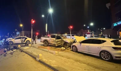 Karaman'da pikap ile otomobil çarpıştı: 6 yaralı!