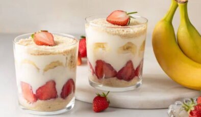 Kafelerin en çok satanı: Kıvamı şaşmayan orijinal çilekli magnolia tarifi…