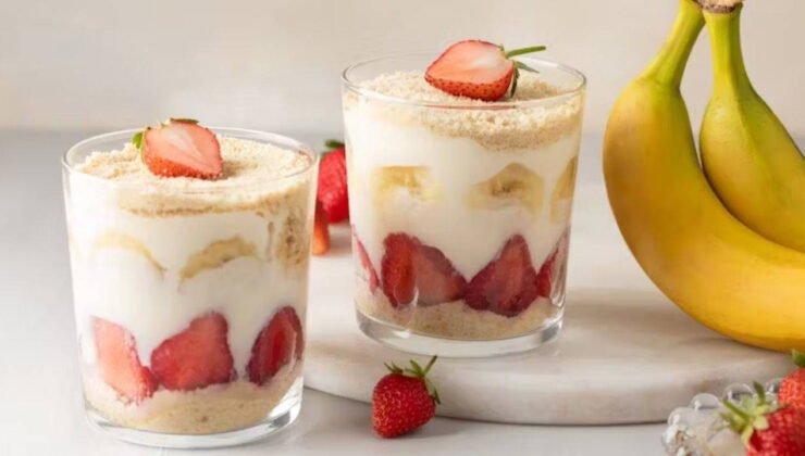 Kafelerin en çok satanı: Kıvamı şaşmayan orijinal çilekli magnolia tarifi…