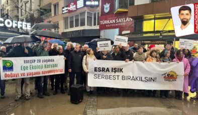 Sağanak yağmur altında Esra Işık’a destek eylemi: 'Esra’yı holdingci yargının elinden alacağız!'