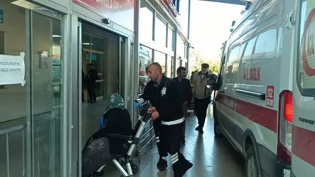 Adana'da tarım işçilerini taşıyan minibüs devrildi: 17 yaralı