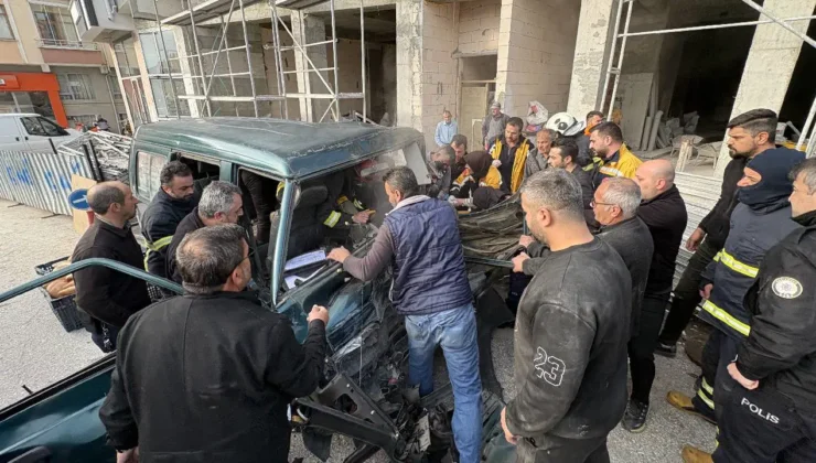 Kastamonu'da ekmek taşıyan araçlar çarpıştı: Yaralılar var