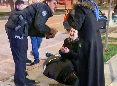 Aksaray’da ‘Yan baktın’ dehşeti! Acılı annenin feryadı yürekleri dağladı: Oğlum ölüyor
