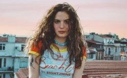 Aslı Bekiroğlu’na hastane odasında sürpriz konser: 7. ameliyatından önce arkadaşları moral verdi