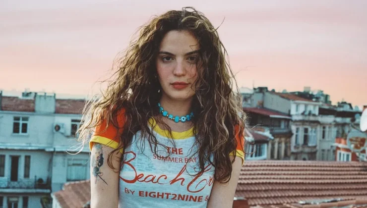 Aslı Bekiroğlu’na hastane odasında sürpriz konser: 7. ameliyatından önce arkadaşları moral verdi