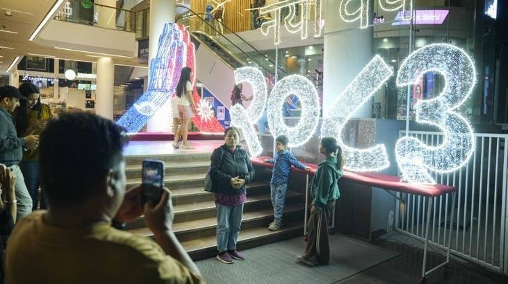 Aynı gezegen farklı zaman! Herkes 2026'dayken onlar 2083'e girdi