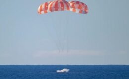 Ay'ın karanlık yüzünü ilk onlar gördü! Artemis II mürettebatı Dünya'ya döndü