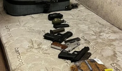Esenyurt’ta cephanelik gibi ev! El bombası ve uyuşturucu ele geçirdi