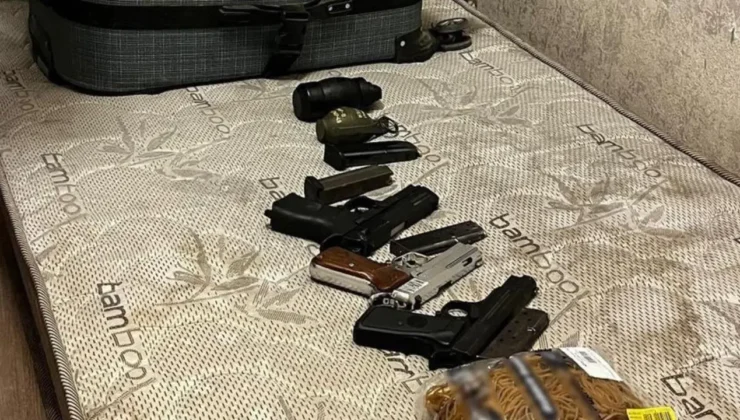 Esenyurt’ta cephanelik gibi ev! El bombası ve uyuşturucu ele geçirdi