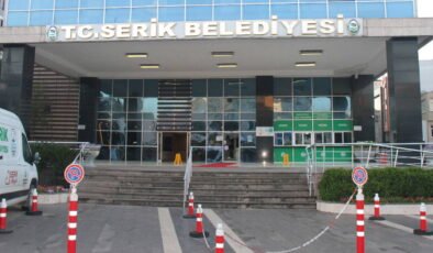 Antalya'da Serik Belediye binasına silahlı saldırı