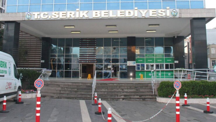 Antalya'da Serik Belediye binasına silahlı saldırı