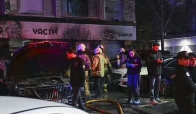 Beşiktaş'ta araç kiralama şirketinde çıkan yangında 14 araç zarar gördü