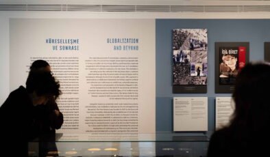 “Yüzyılın İzleri: Koç Topluluğu” sergisi açıldı