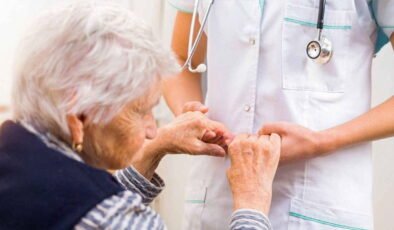 Ameliyatsız Parkinson tedavisiyle titreme durdurulabiliyor