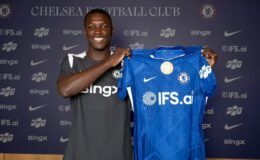 Chelsea yıldız futbolcusuyla sözleşme uzattı