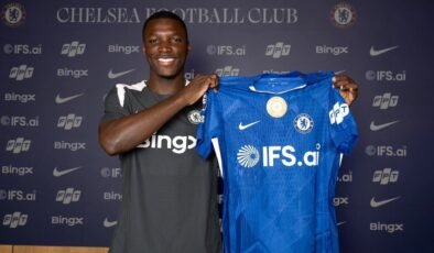 Chelsea yıldız futbolcusuyla sözleşme uzattı