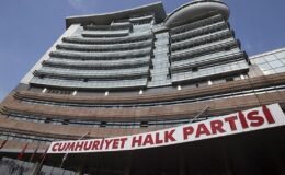 CHP’de sürpriz istifa