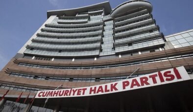 CHP’de sürpriz istifa