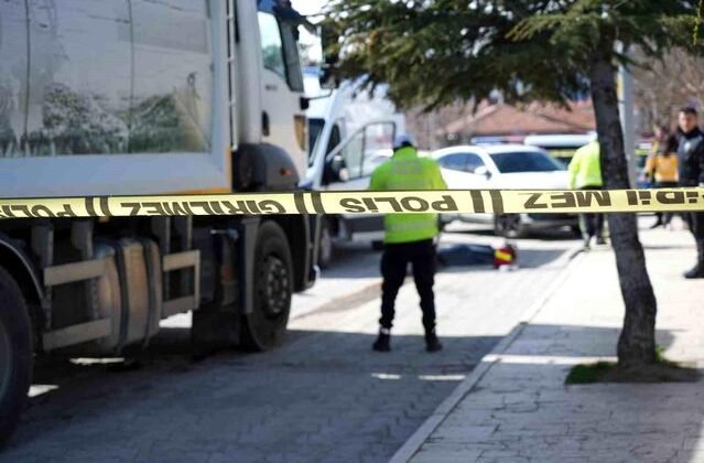 Erzincan'da çöp kamyonunun çarptığı yaşlı kadın hayatını kaybetti