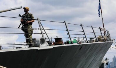 Müzakere sürecinde tansiyonu yükselten ABD hamlesi: ABD muhribi Hürmüz’e yöneldi, İran uyarısı geri adım attırdı