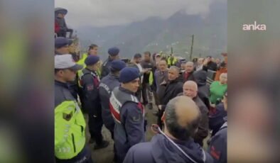 Alagöz'ün ısrarı jandarma ile köylüleri karşı karşıya getirdi: Köylüler Alagöz'e bir kez daha geçit vermedi