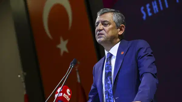 Özgür Özel'den ‘tutuklu gazeteciler’ mesajı: ‘AKP aleyhinde rahatsızlık yaratan tüm gazetecileri susturmaya çalışıyor’
