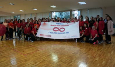 Denizli’de kadınlar otizm farkındalığı için zumba yaptı
