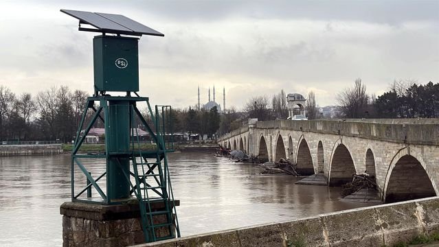 Edirne'de su seviyesi yükselen Tunca ve Meriç'te 'sarı alarm' uyarısı devam ediyor
