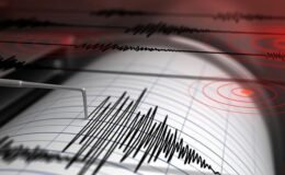 Endonezya'da 7.4 şiddetinde deprem! Tsunami uyarısı