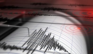 Endonezya'da 7.4 şiddetinde deprem! Tsunami uyarısı