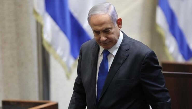 Eski İsrail Başbakanı'ndan Netanyahu'ya sert sözler! 'Ülkeyi içeriden parçalıyor'