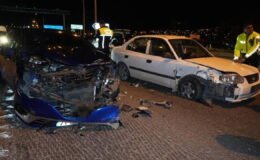 Kırmızı ışık ihlali yapan sürücü otomobile çarptı: 1 yaralı