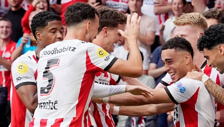 Hollanda'da üst üste üçüncü kez şampiyon PSV Eindhoven!