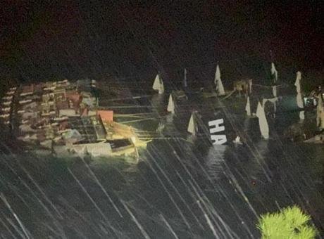 Fethiye'de tekne kayalıklara çarptı! 6 kişi kurtarıldı, 1 kişi kayıp