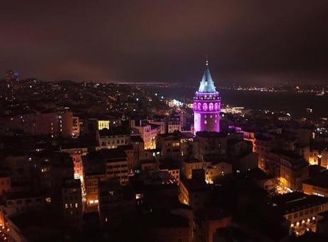 Galata Kulesi farkındalık için mor renge büründü