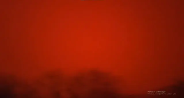 Afrika'dan gelen çöl tozu sonucu Girit Adası'nda gökyüzü kırmızıya büründü