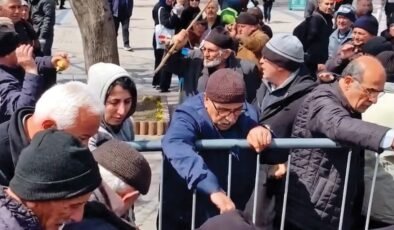 Halkı bir elmaya muhtaç ettiler