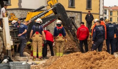 Hayatını kaybeden işçinin cansız bedeni göçük altından çıkarıldı