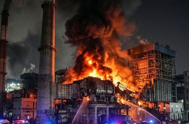 Hindistan'da bir elektrik santralinde meydana gelen patlamada 9 kişi öldü