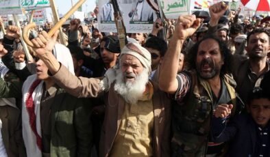 Husiler: ABD ve İsrail'e karşı her seçeneğe hazırız