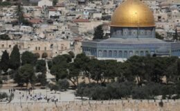 İsrail polisi, Mescid-i Aksa avlusunda 2 kadın ve 1 görevliyi gözaltına aldı