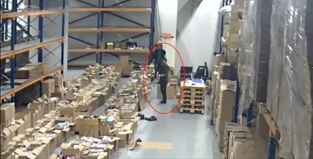 Görüntüler İstanbul Havalimanı'ndan! Vurgunu yapıp bir de şampanya patlatmışlar