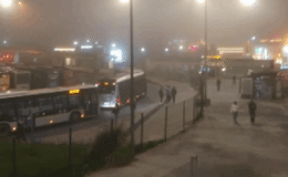 İstanbul'u sis bürüdü: Göz gözü görmüyor