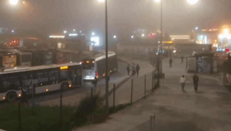İstanbul'u sis bürüdü: Göz gözü görmüyor