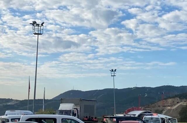 İzmir'de araçta kadını silahla öldüren şüpheli intihar girişiminde bulundu