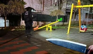 İzmir'de çocuk parkında korkunç olay! 3 yaşındaki çocuk bıçaklandı