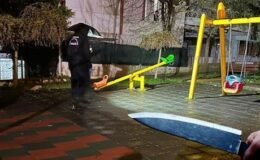 İzmir'de çocuk parkında korkunç olay! 3 yaşındaki çocuk bıçaklandı