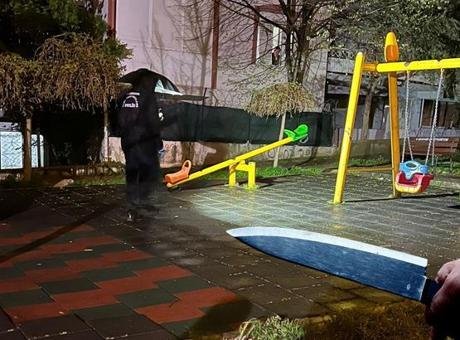 İzmir'de çocuk parkında korkunç olay! 3 yaşındaki çocuk bıçaklandı